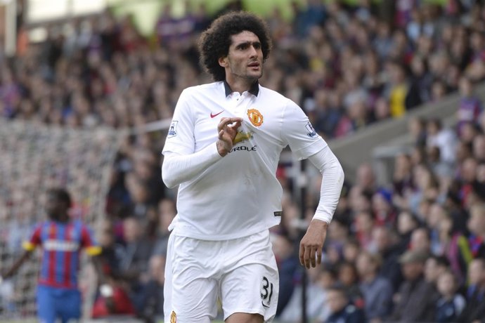 Fellaini mantiene las opciones del United por la 'Champions'