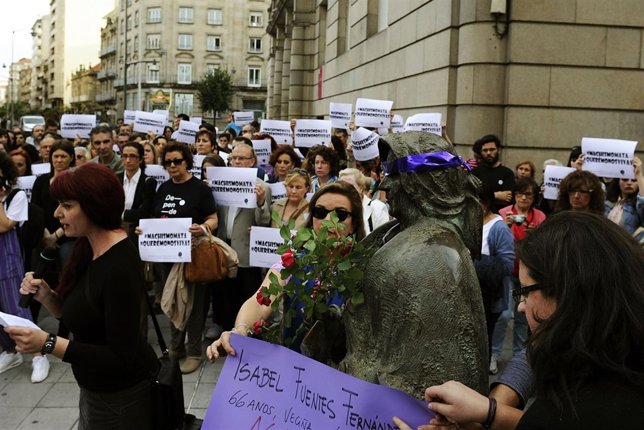 OURENSE, 9/5/2015: CONCENTRACIÓN DE REPULSA Y CONDOLENCIA POR EL ASESINATO DE IS
