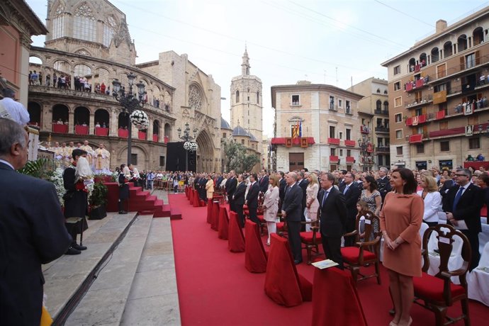 Missa d'Infants en la Plaza de la Virgen de Valencia