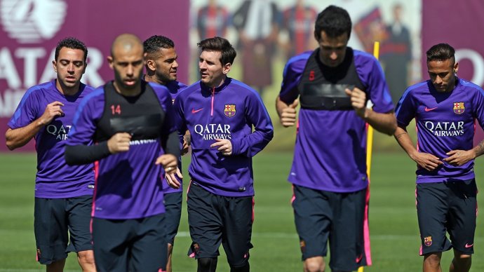 Entrenamiento del Barcelona con Messi, Mascherano, Busquets, Adriano y  Xavi 
