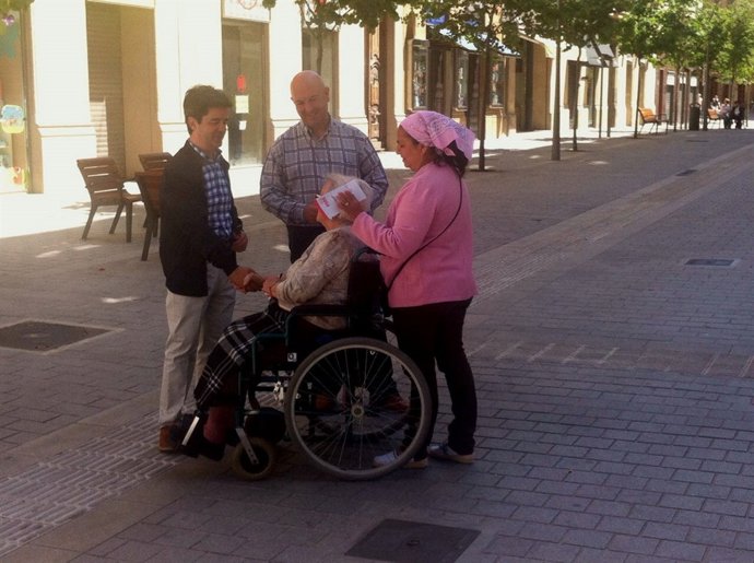 Luis Felipe presenta sus propuestas para personas mayores.