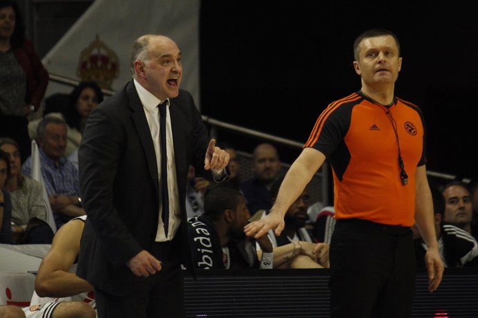 Pablo Laso gritando a sus jugadores