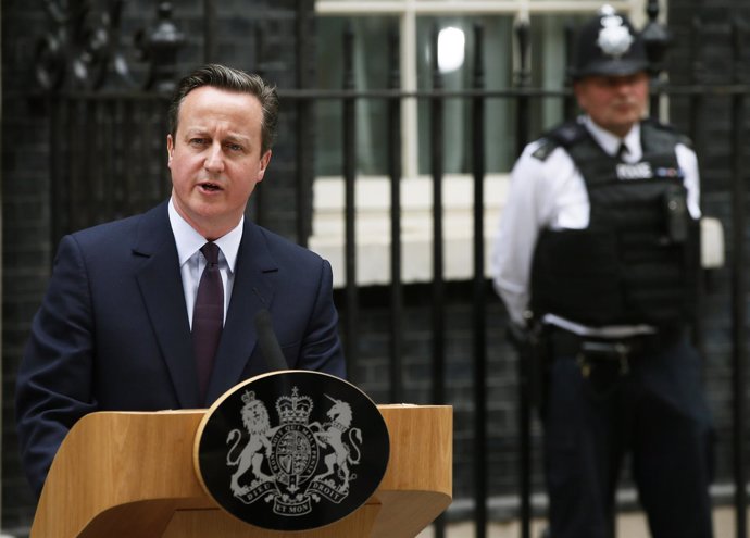 David Cameron  desde el 10 de Downing Street tras su victoria