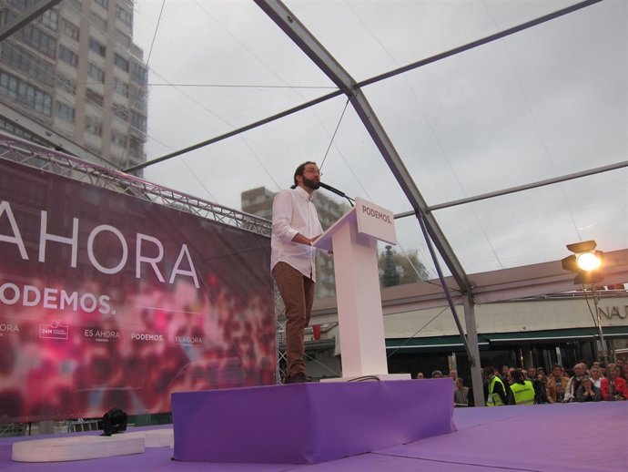 Emilio León en un acto electoral de Podemos en Gijón
