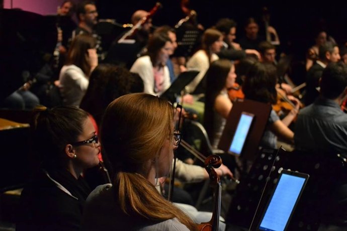 La Hispanian Symphony Orchestra durante el 'Concert in jeans'
