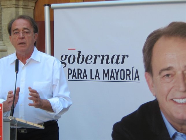 El candidato del PSOE a la Alcaldía de Zaragoza, Carlos Pérez  Anadón