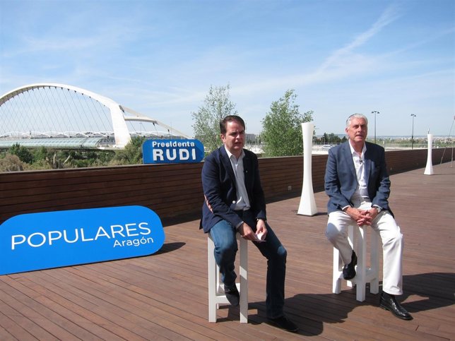 Bermúdez de Castro y Antonio Suárez, este lunes en la terraza del Hotel Hiberus