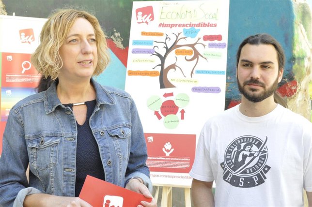 Los candidatos de IU a las Cortes Patricia Luquin y Jorge Sanz. 