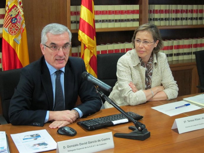 Gonzalo David García de Castro (AEAT) y Teresa Ribas (ATC)