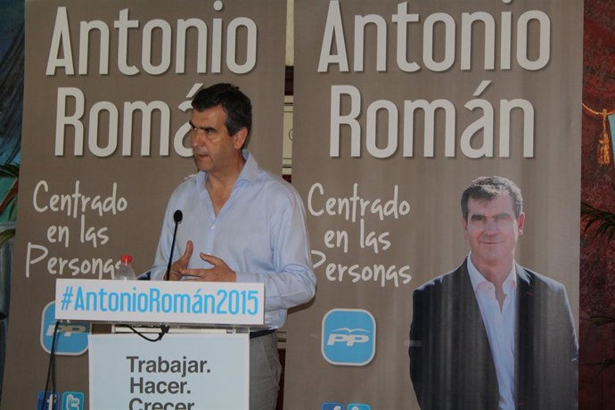 Román en la presentación