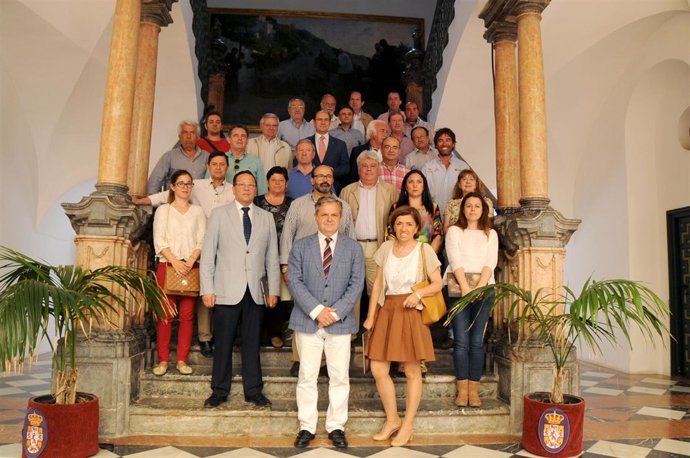 Fuentes y Botella con los firmantes