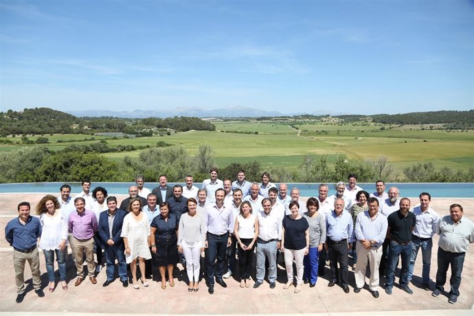 Foto de grupo de los cantidatos del PP balear