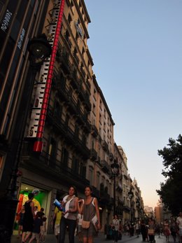 Portal De L'àngel Y Termómetro Cottet De Barcelona