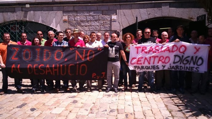 Protesta a las puertas del local.