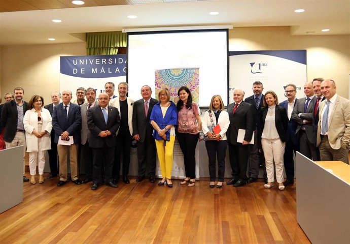 Presentación Cursos De Verano Universidad De Málaga 2015