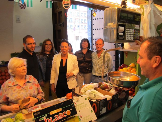 Ambrosio (centro) en la visita al Mercado Sánchez Peña