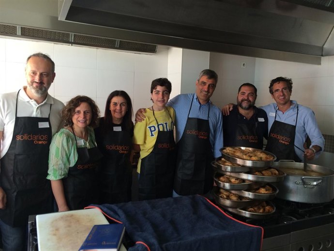 Comedor social en Madrid voluntarios Orange