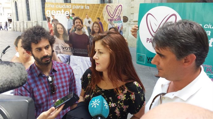 Los miembros de Podemos en la presentación.