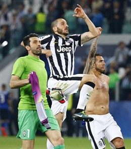 Tévez, Buffon y Giorgio Chiellini tras el triunfo de la Juventus