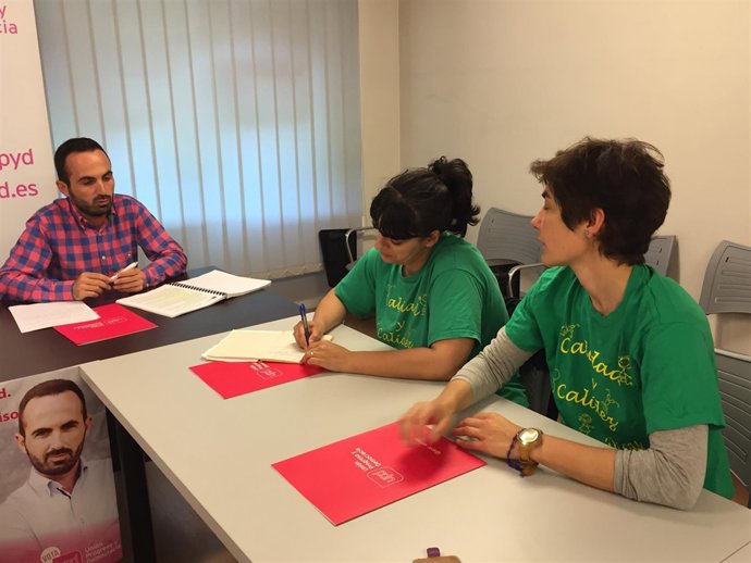 Adán Fernández se reúne con el colectivo asturiano de escuelas infantiles