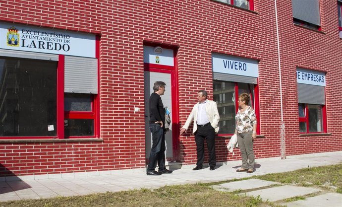 Visita a los locales que acogerán el vivero de empresas