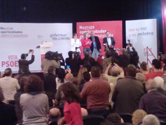 Mitín del PSOE en Torrelavega