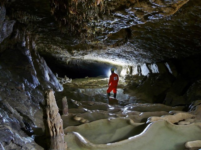 Cueva Superior de Seso, galeria principal, tramo medio.