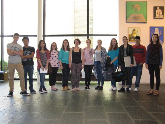 Javier Fernández (1º izda), Maite Burgos (1ª dcha) y Maite Aláez (5ª dcha).
