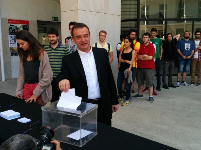 Alfred Bosch (ERC) en una consulta en la UPF sobre el Bicing