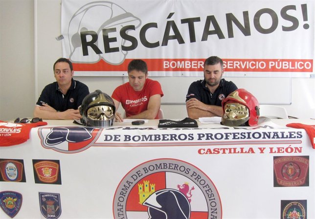 Plataforma de Bomberos Profesionales durante una rueda de prensa