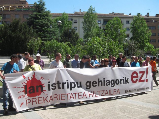 Concentración en Pamplona contra accidente laboral registrado en Funes.