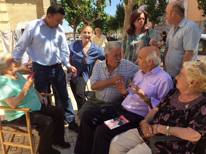 El candidato del PSOE a la Alcaldía de Murcia, José Ignacio Gras, en su visita