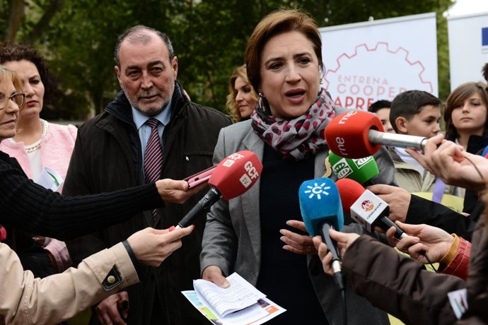 Sandra García atiende a los medios