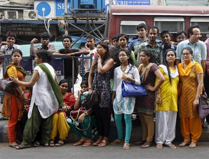 Evacuados en Kolkata, India, tras el terremoto que también ha afectado a Nepal
