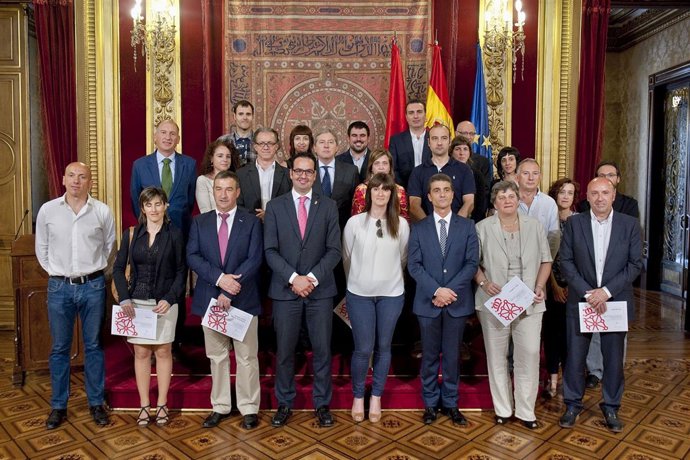  Alli Con Los Representantes De Las Empresas Homenajeadas.