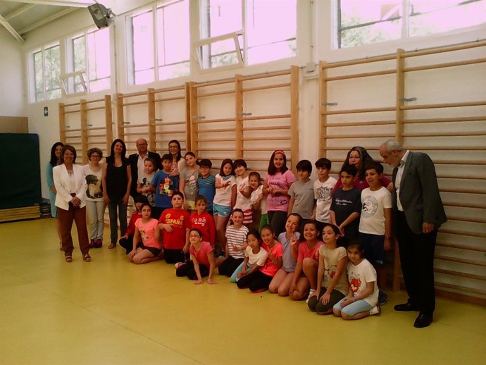 Manuela Gómez (izda.) en el CEIP Averroes