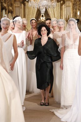 La diseñadora Paula del Vas presenta en Madrid su colección Costura Novia 2016