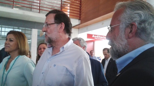 Mariano Rajoy y María Dolores Cospedal a su llegada al mitin del PP en Talavera