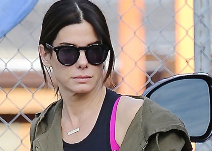  Sandra Bullock Stopped By Her Son Louis Bardo Bul