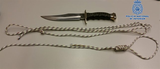 Objetos incautados a un hombre que amenazaba con matarse en Logroño