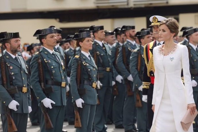 La Reina, en la entrega de la Enseña Nacional a la 11ª Zona de la Guardia Civil
