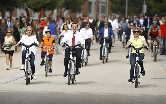 Mariano Rajoy, Aguirre y Cifuentes montan en bicicleta