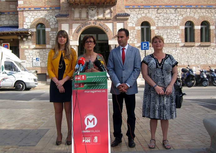 María Gámez con candidatos del PSOE al Ayuntamiento mayo 2014