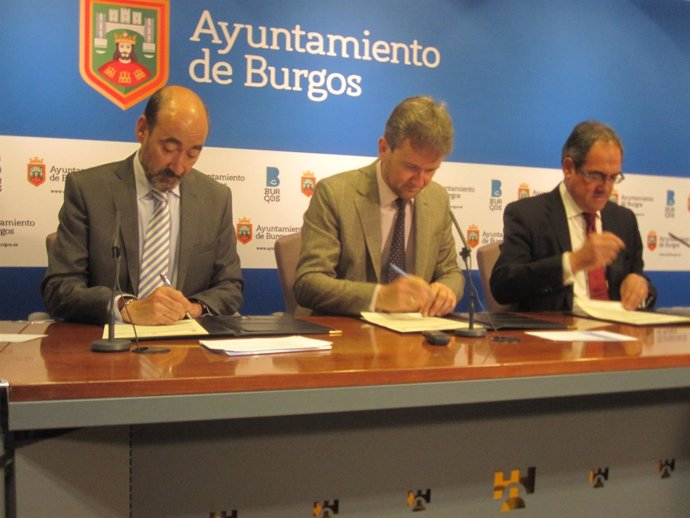 Firma del convenio para el proceso electoral en Burgos