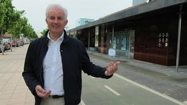 Eloy Suárez (PP), junto al Pabellón Digital del Agua