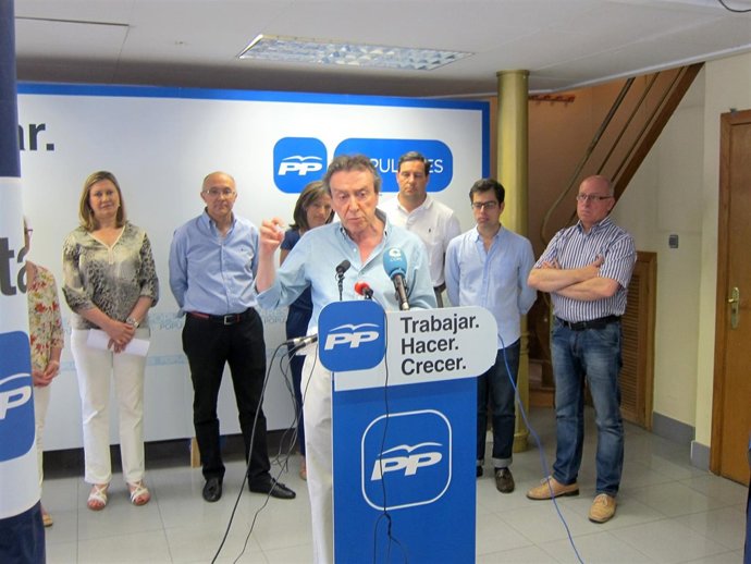 José Antonio de Santiago-Juárez en la sede de campaña del PP