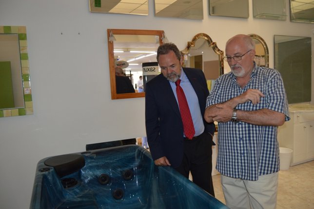 Labrador con empresarios