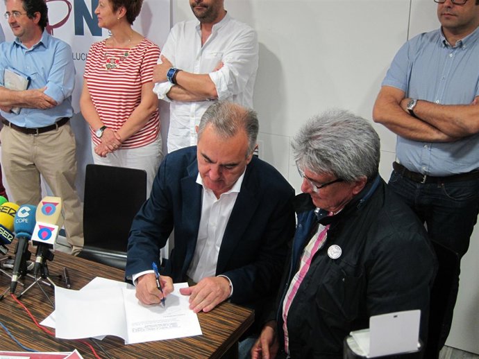 González Tovar, firma el Pacto contra la Pobreza