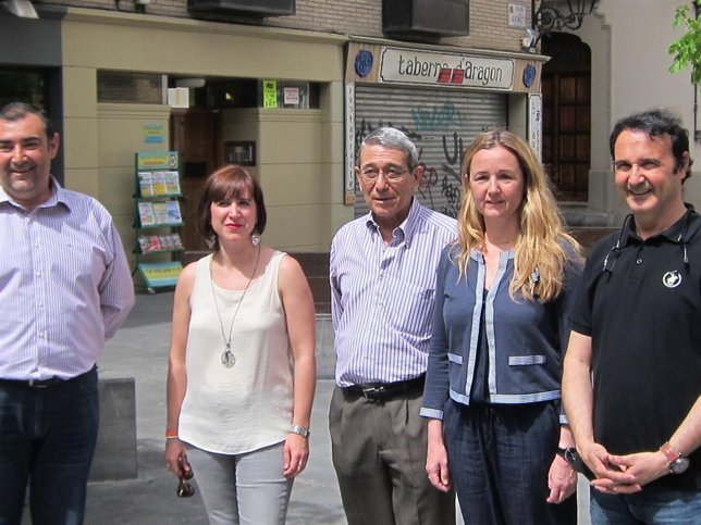 La candidata de C's al Ayuntamiento, Elena Martínez Ortín, con la candidatura