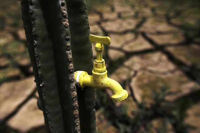 Miles de personas se quedan sin agua potable por la sequía 